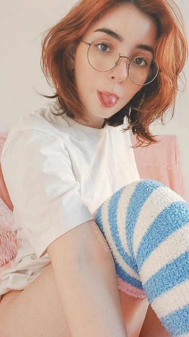 Striped socks striped socks striped socks 😄 https://t.co/3xZ8tfb8sM
