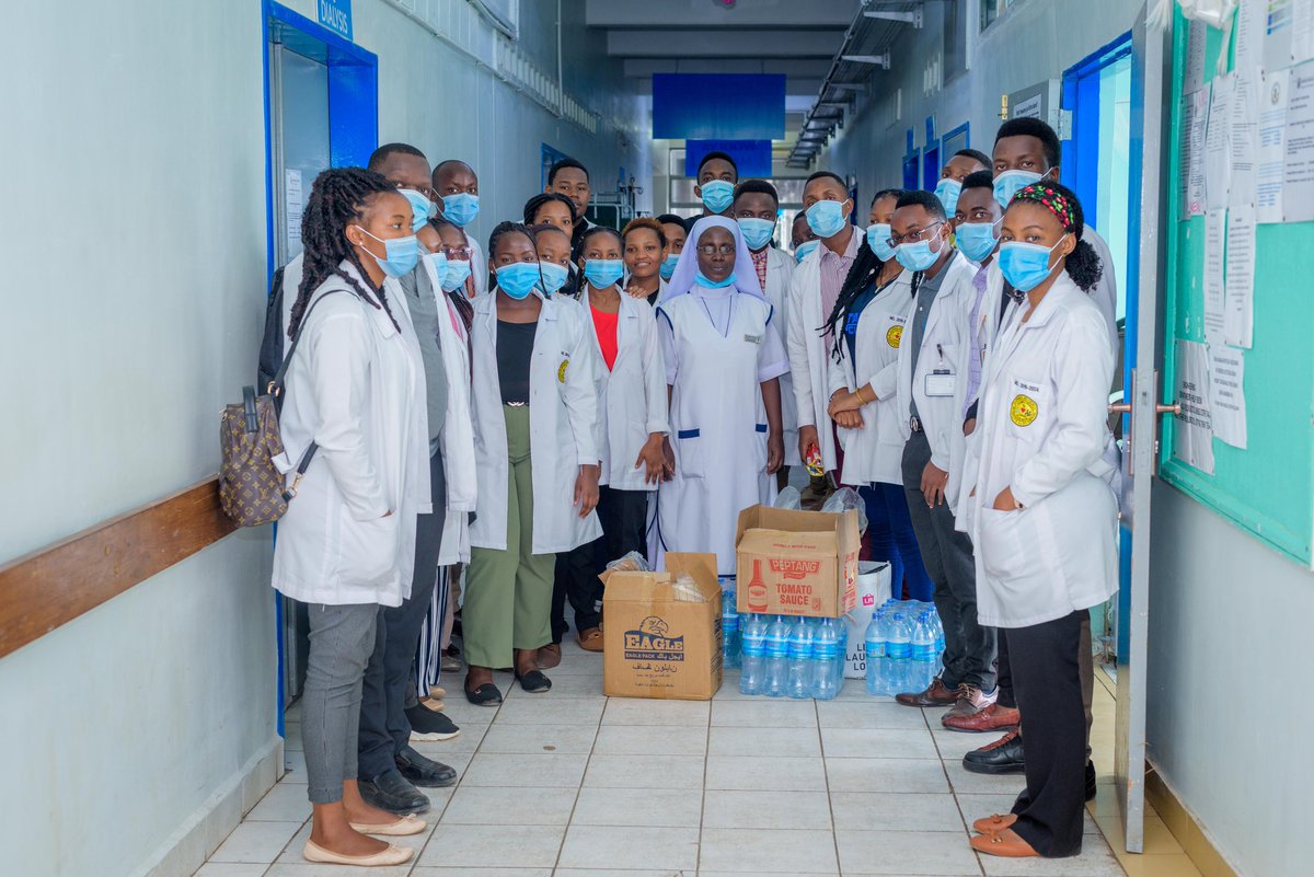 tamsatanzania's tweet photo. Some of our chapters archived to visit oncology department during cancer day yesterday, also they provided knowledge on cancer in some school around the country.

@TamsaMuhas @CuhasTamsa 
@MuhimbiliTaifa  @BugandoC 
@Herimhg @jojet_grace https://t.co/zM46JfnQeb