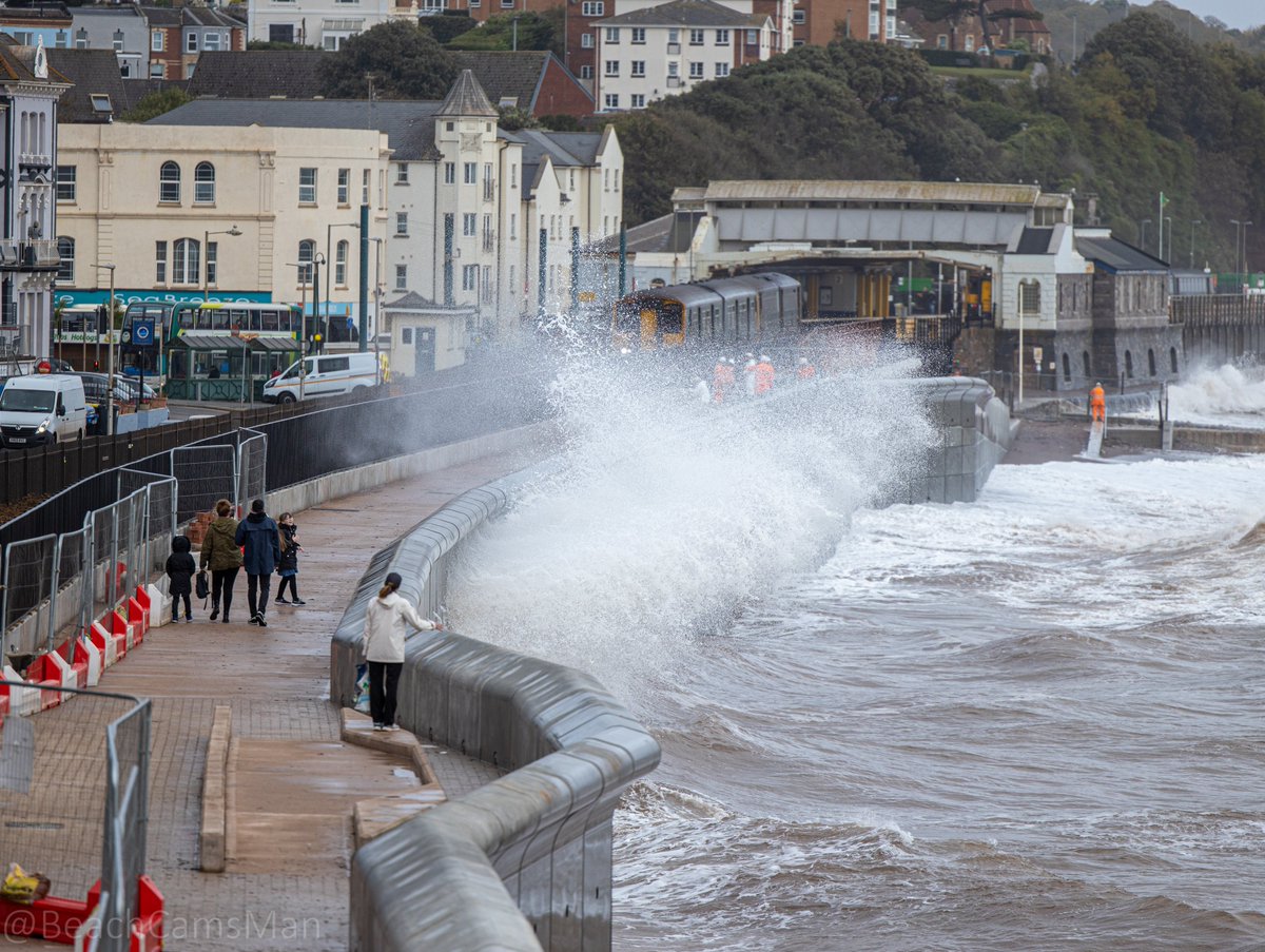 networkrailwest's tweet photo. 📸Pictures of the latest work at the second section of new sea wall as well as some showing the effectiveness of the completed first section of new sea wall in deflecting the waves back to sea.

👏Image credit @DawlishBeach 

Read more ⬇️
https://t.co/efy3y1q3NR https://t.co/lYxDAKbink