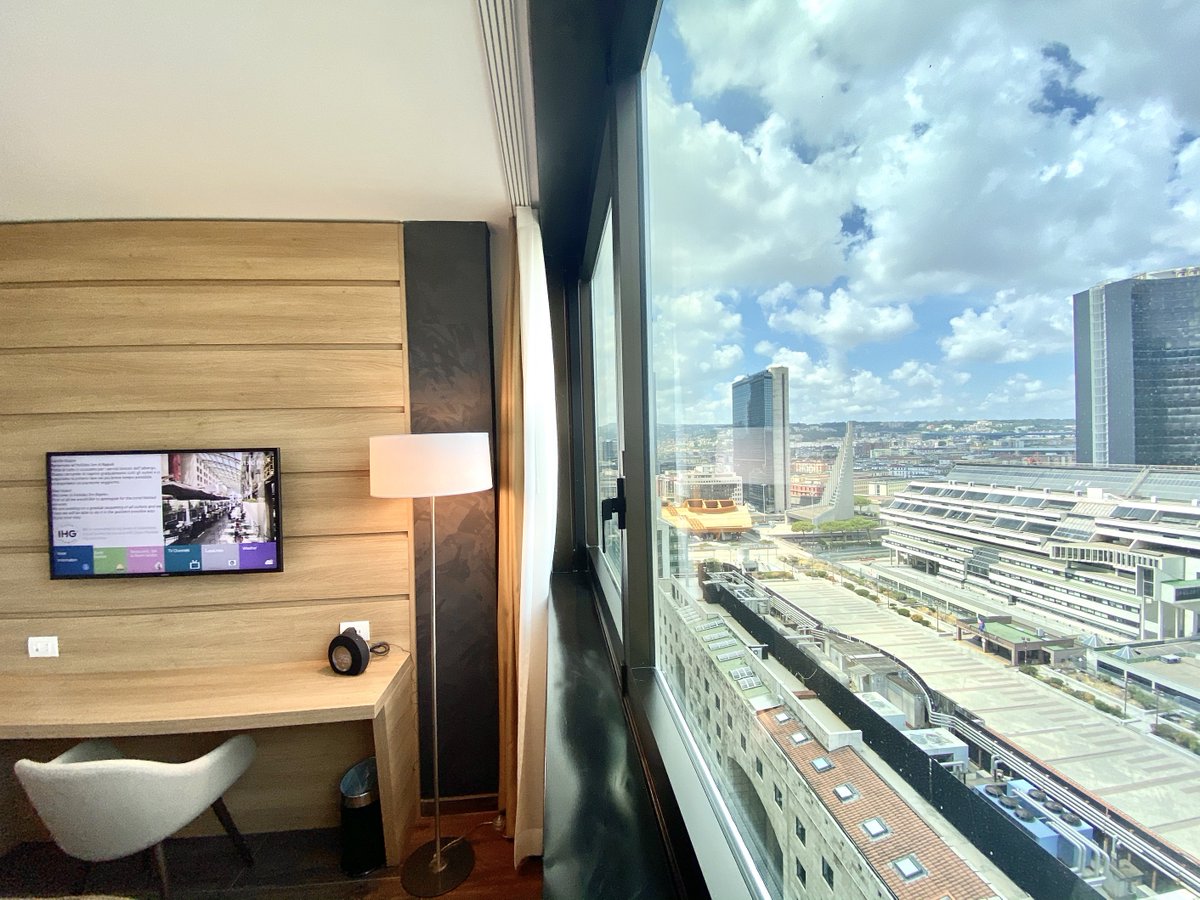 Hotel_HiNaples's tweet photo. Enjoy the view over the Centro Direzionale from our newly refurbished rooms. Call us on 0812250111 or email us at hinaples@hotel-invest.com to book your next stay! 💚

#ihg #holidayinn #holidayinnnaples #LifeAtIHG #AnIHGHotel #discoverNaples #napoli #naples #campania #hotelroom https://t.co/422Cxgbcll