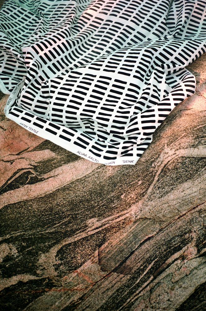 The Siena textile pattern by Alvar Aalto was inspired by one of his favorite Italian cities. Siena comes in a range of cotton fabrics, different accessories and now in some new colorways - find more here: artek.fi/en/products/si…
.