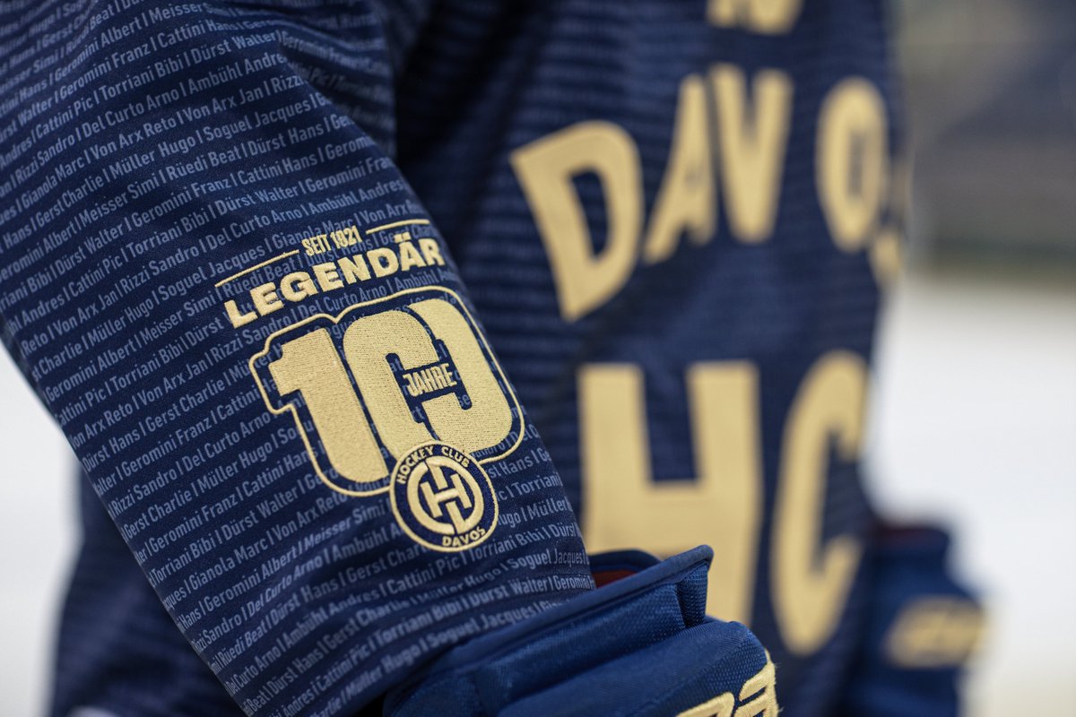 HCD_offiziell's tweet image. 💯 Legendär ❗️
Verewige dich zusammen mit Torriani, Cattini, Soguel, von Arx oder Del Curto auf dem Spezial-Trikot, welches die Mannschaft am Jubiläumsspiel vom 1. April (kein Scherz!) gegen die @zsclions tragen wird: hcd.ch/100
#100HCD 1⃣9⃣2⃣1⃣
#HCD