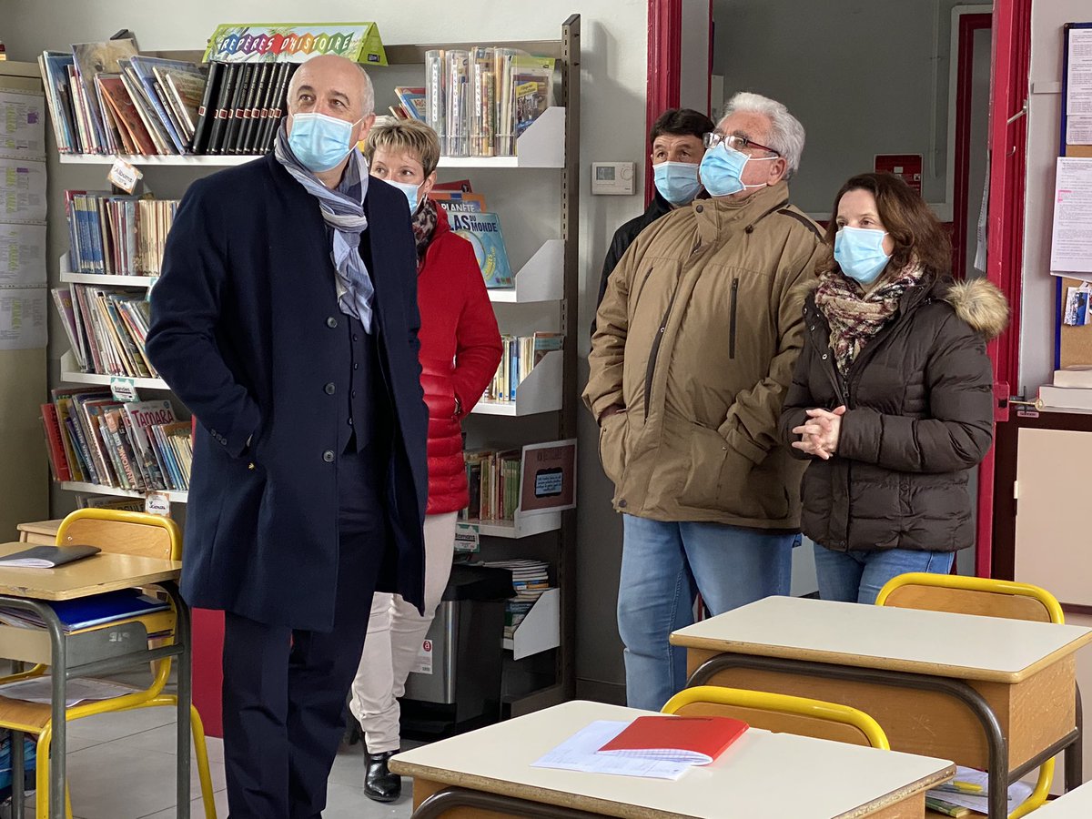 MarcDelatte's tweet photo. Visite de l’école de #Mennessis en présence d’Antoine DE ABREU, Maire de la commune. Un bel échange avec les élèves de CM1 et CM2 ainsi qu’avec les enseignants. L’Etat au plus près des écoles rurales avec une dotation de 7 millions d’€ pour l’#Aisne https://t.co/LlK4kDVGVJ