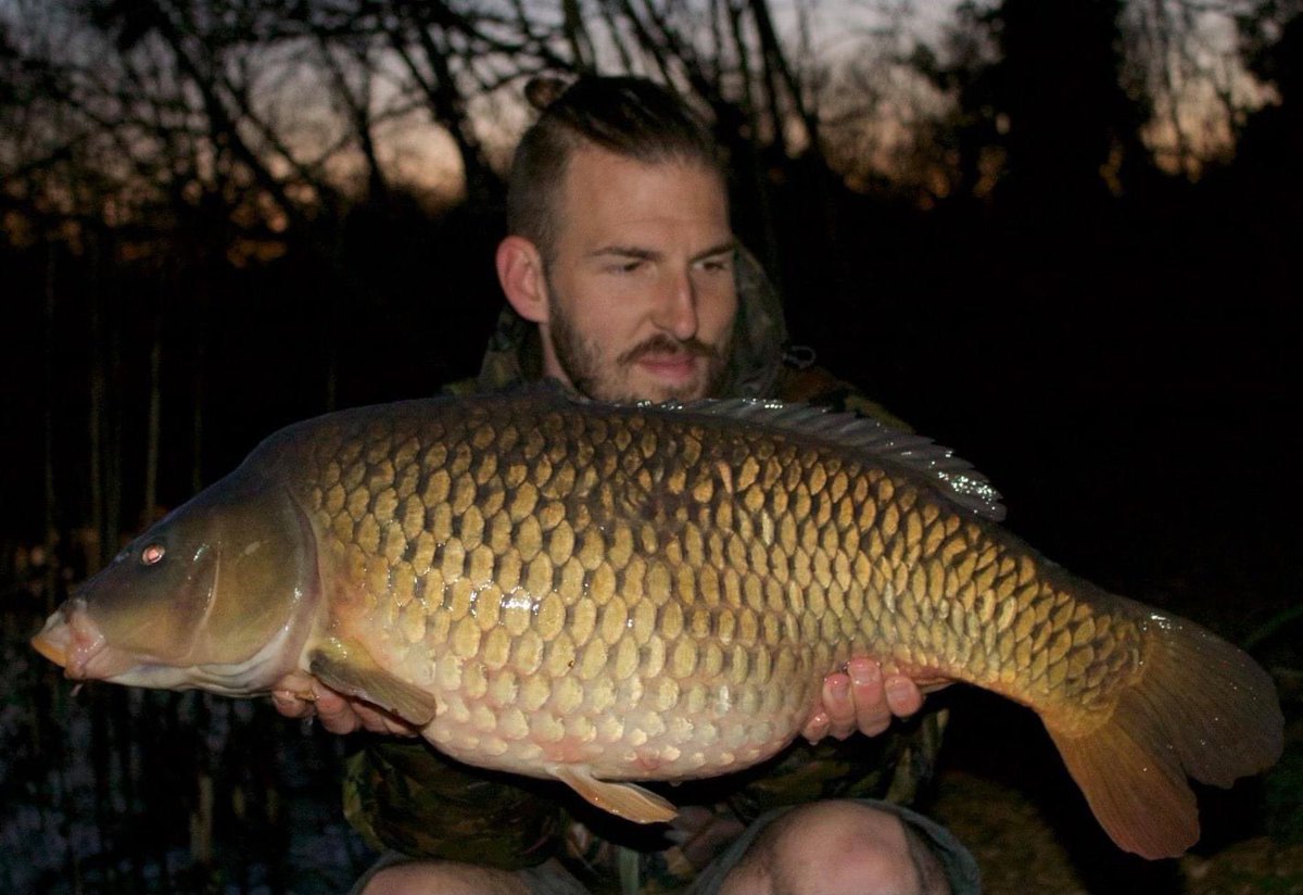 Dave Rowe has been getting amongst them at a new venue which will soon be under his control called Mayfields Syndicate. This 25lb common was one that fell to a single Fruity Squid Wafter fished over a small bed of test freezer baits! 

#MainlineBaits