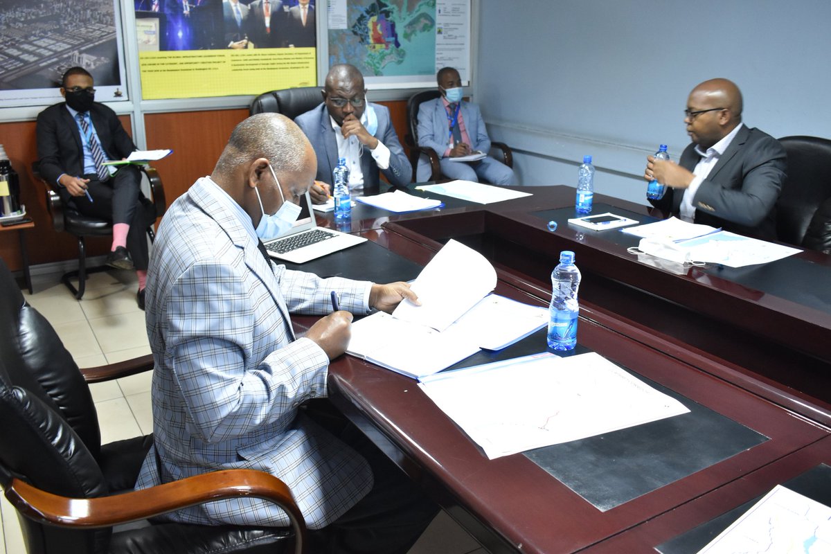 lapsset's tweet image. Today @lapsset hosted a Meeting on land acquisition for the LAPSSET Corridor, led by Lands PS @Lands_Kenya Dr. Muraguri and attended by @NLC_Kenya CEO Kabale Tache, Commissioner Allister Murimi, Senior and Technical Officials from Min. of Petroleum and State Agencies.