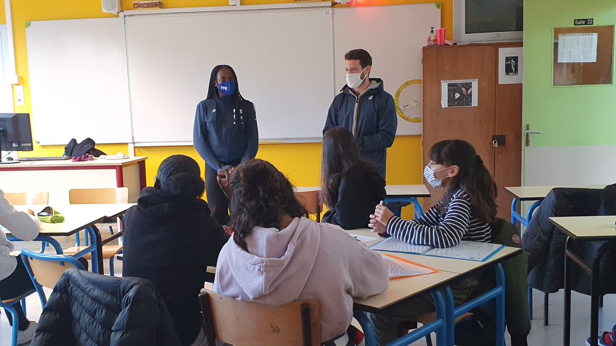 ffescrime's tweet photo. [#SOP2021] @DLauEpee est ce matin au collège Paul Verlaine (@Mairie12Paris) pour partager son expérience avec une classe de 4e 💬 https://t.co/SZgelQl32m
