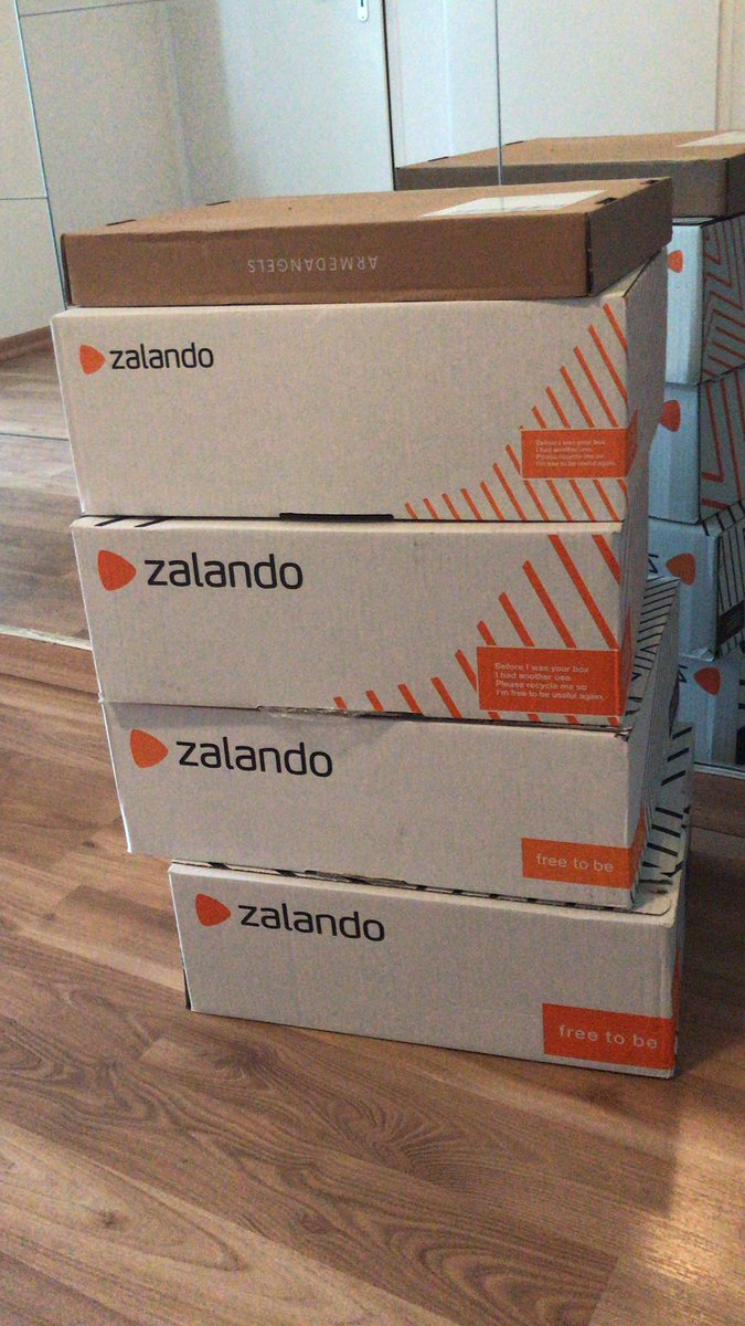 Aus dem Alltag einer Göttin 💁‍♀️🎁🏧 

wünsche allen braven Zahlsklaven  einen guten Start ins Wochenende 😏