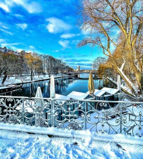 visitHamburg's tweet photo. We're expecting a lot of #snow again this #weekend ❄️
Photo: Impala_Racer 
#hamburgahoi #thatswhyhamburg https://t.co/nM6YtWkyKU