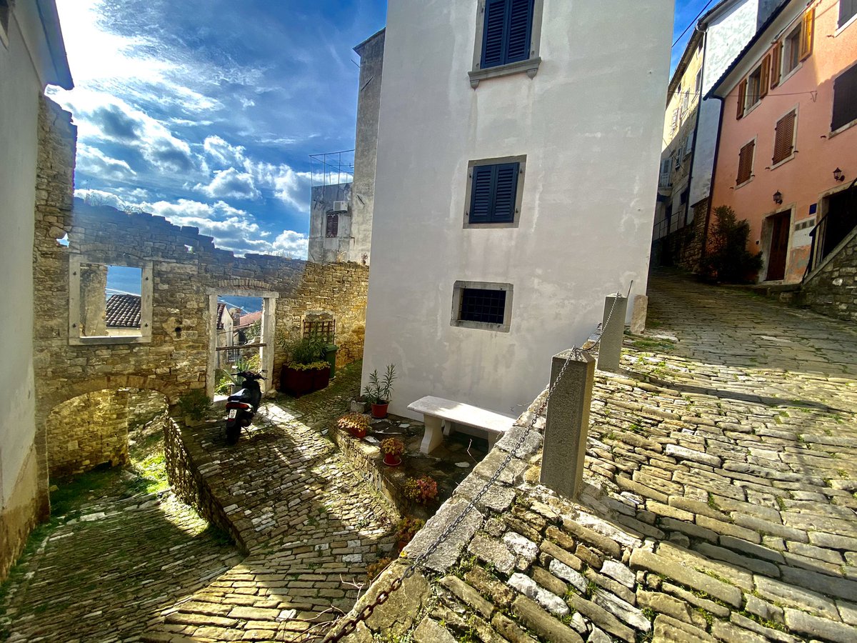 ChristosHamawi's tweet photo. #Istria #Croatia #Vižinada #Motovun #Adriatic #Medieval #Europe ©️2021 https://t.co/OkuvdGQkbY https://t.co/behNS7i2oV