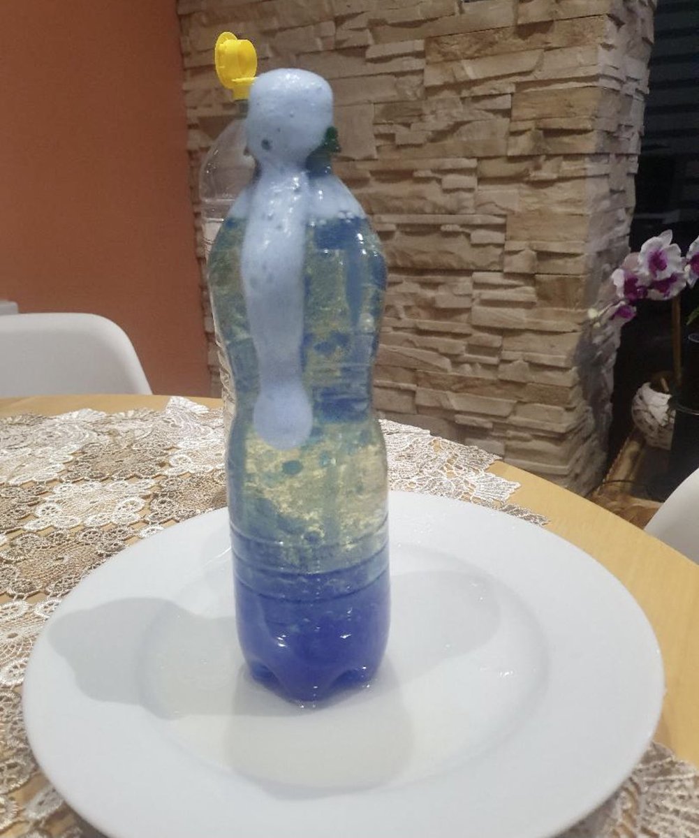 Rodillian_Sci's tweet photo. Some cool examples of home made lava lamps by one of our students, if you wish to join in on this awesome experiment the method is on our Science club teams page! 🧬🧫🧪 thanks to everyone getting involved. https://t.co/1nC7fP2ejf