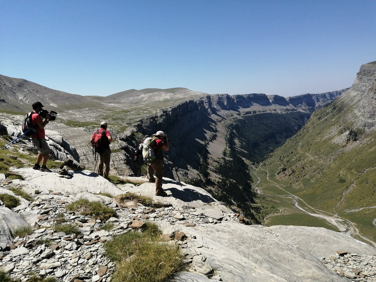 Acompañamos a los #AgentesProtecciónNaturaleza del #PNOrdesa en sus múltiples tareas,  desde informar a visitantes, realizar censos de especies protegidas, hasta la extinción de incendios forestales.  Son "Los ojos del parque 1" Mañana18:35h
<a href="/la2_tve/">La 2</a> (18:10 Catalunya)
<a href="/aaffaragon/">AAPNA</a>
