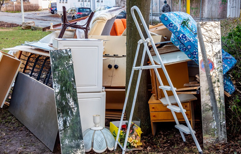 Wir haben heute vom Bundesrat u.a. gefordert, ein #Moratorium für #Zwangsräumungen zu erlassen. Dieses soll bis mind. Ende Jahr gelten. Wegen der gravierenden wirtschaftlichen Folgen der #Covid19-Krise haben immer mehr Menschen in der Schweiz Mühe, ihre #Miete zu bezahlen.