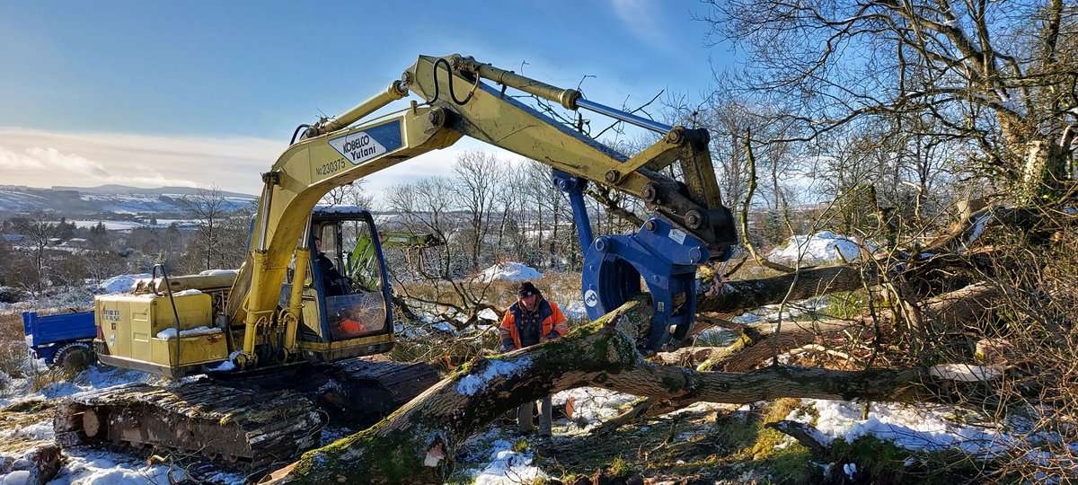 McQuaidEngineer's tweet photo. It was a snowy Saturday in the Sperrins last week when Crieve Contracts were hard at work with our MT70.

For info on this or any of our grabs call us on 028 8774 9869 or visit https://t.co/IAChWMGW2b

#mechanicalgrapple #loggrab #forestry #heavyduty #engineering https://t.co/3bBHe0q32u