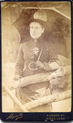 Throughout the early 1880s the body-hugging ‘princess-line’ dress continued to be a popular style and the bustle briefly disappeared entirely. [KLNTY2020.363 & KLNTY2020.226] [9/20]