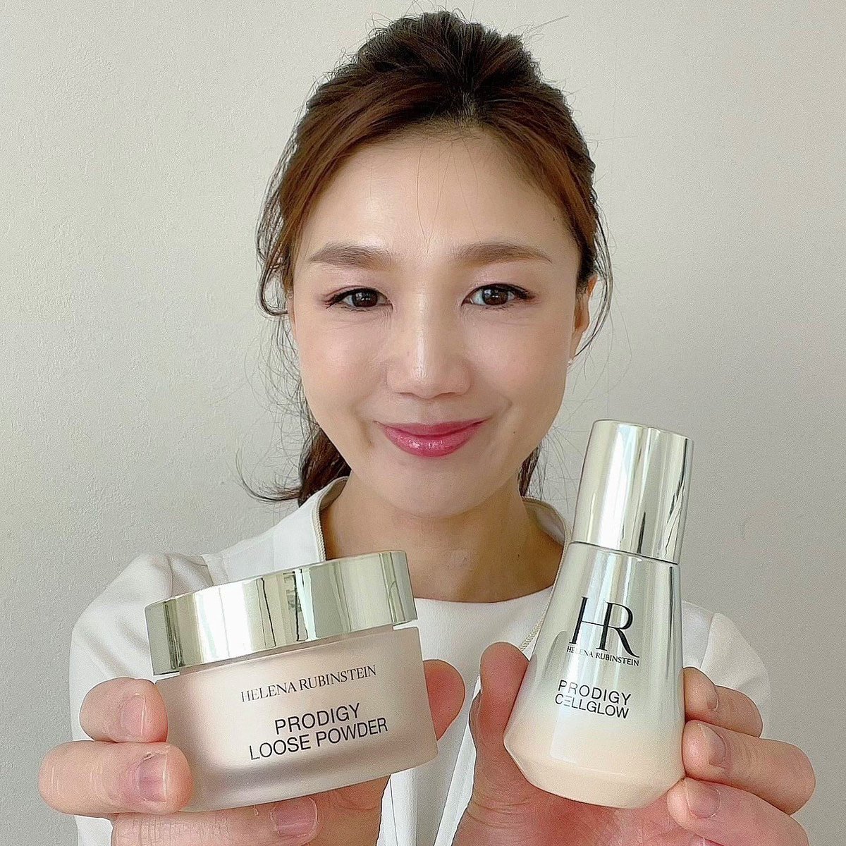 ファンデの仕上がりを引き出す、フェイスパウダーの隠し技をご紹介し