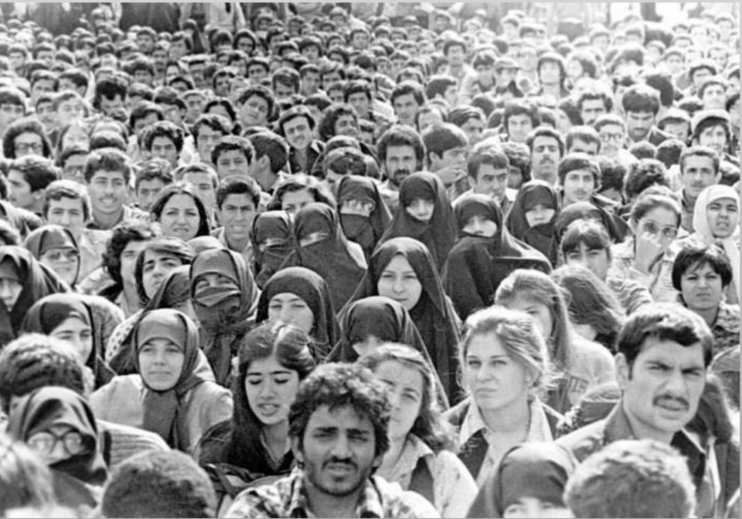 achar_farance's tweet photo. چهره انقلاب این شکلی بود وقتی هنوز خیلیا از قطار انقلاب بیرون انداخته نشده بودند. https://t.co/UGIutC7K4F