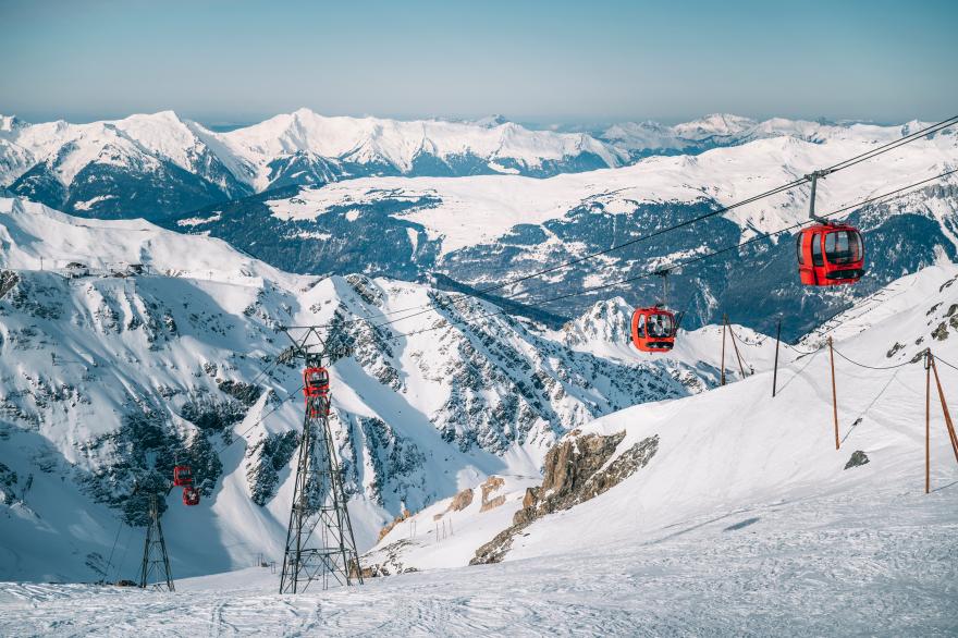 #CouvreFeu, remontées mécaniques fermées, voyages hors de l'UE interdits : comment réussir ses #vacances ? Occuper ses enfants ?

🎙️Nous poserons la question à <a href="/CecileNeuville/">Cécile Neuville Psy</a>, psychologue et auteure de "Mon p'tit cahier Pensée positive" chez <a href="/SOLAReditions/">Solar</a>.

#RTLMidi - <a href="/krissreb/">Christelle Rebière</a>