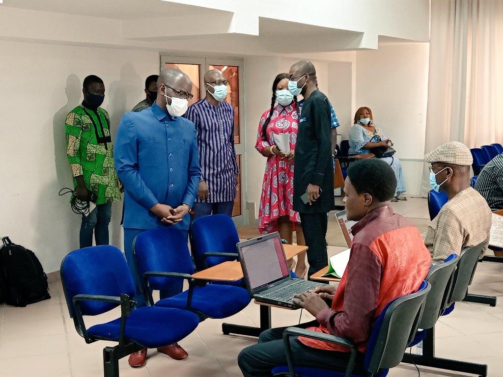 gouvbenin's tweet photo. Le #MPMEPE, #ModesteKEREKOU, était à la @ccibenin ce jour pour superviser la séance d'entretien de la 9ème cohorte de candidats inscrits pour le #PSIE. Ils seront au total 382 candidats qui seront évalués pour 134 postes à pourvoir au titre du mois de février 2021. #Wasexo https://t.co/X9GQ14mSiy