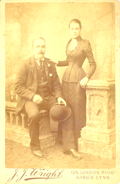 The sleeves of Miss Fayers’ dress [TY2001.5305] appear to be on the verge of becoming the leg-of-mutton style which was fashionable in the mid-1890s, so this dates her photo to around 1893/4. This also allows us to date the unknown couple in TY1996.2669 to a similar date. [13/20]