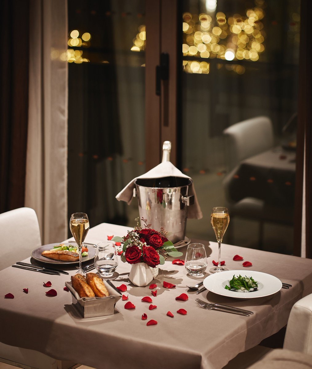 Another magic place to celebrate a #luxurious #ValentinesDay in #Paris: the #MandarinOrietnalParis with its Valentine's Day menu 🍽️🥂 by #ThierryMarx included in their #BeMyValentine offer 😍🎁❤️✨
@MO_PARIS
#JaimeParis #MakeParisYours #Romance #CityofLove #Parisjetaime