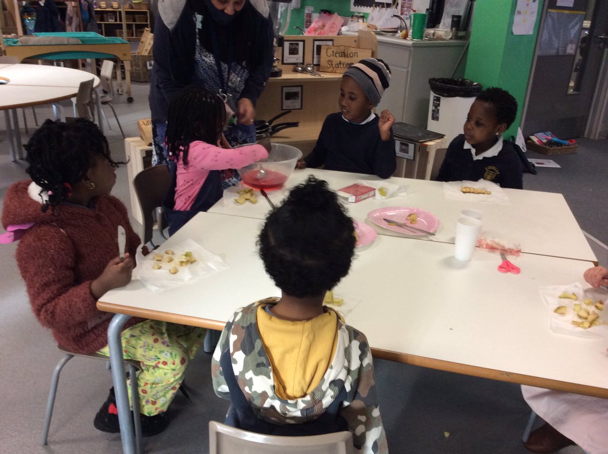 LozellsTM's tweet photo. We made fruit jellies for the very hungry caterpillar and to help us remember the “J” sound. #learning #earlyyears @LozellsPrimary @LozellsMA @Dipika4Patel @LozellsJH @LozellsN https://t.co/ThY2KMSC0B