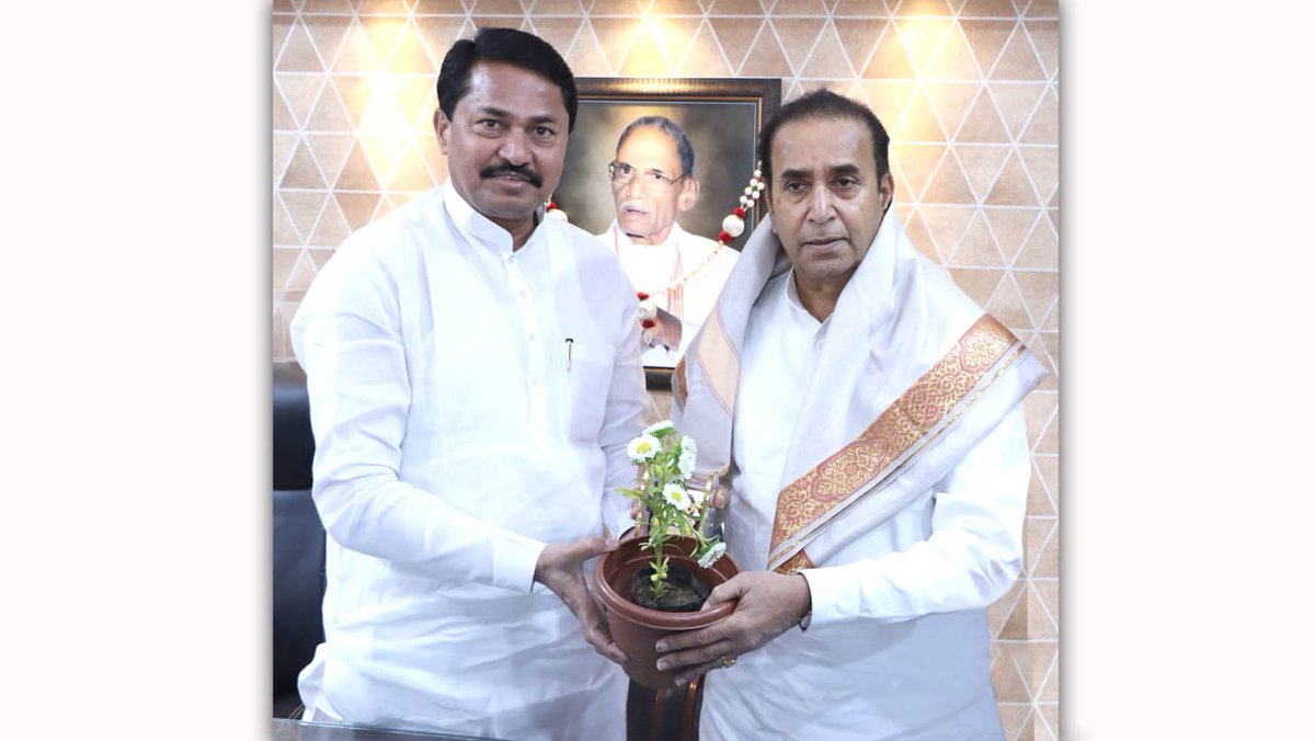 AnilDeshmukhNCP's tweet photo. विधानसभेचे माजी अध्यक्ष नाना पटोले जी (@NANA_PATOLE) यांची महाराष्ट्र प्रदेश काँग्रेसच्या अध्यक्षपदी निवड झाल्याबद्दल त्यांचे मनापासून अभिनंदन! त्यांच्या पुढील वाटचालीसाठी हार्दिक शुभेच्छा!
@INCMaharashtra https://t.co/0v1fboZ2C0