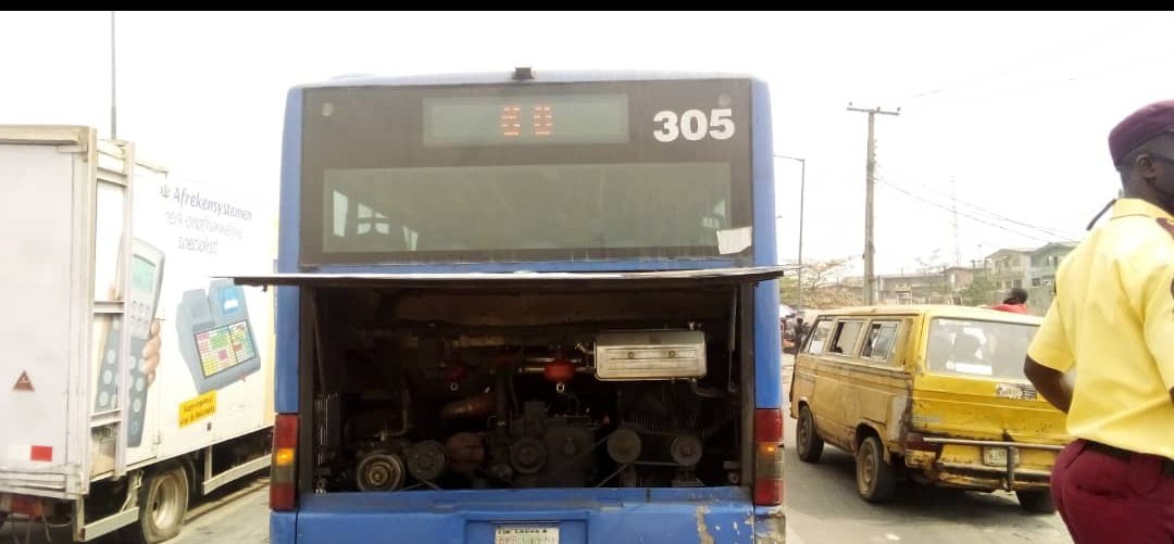 trafficbutter's tweet photo. VIA @followlastma: [11:20AM] #Mile12 #Kosofe #BreakdownThere is a broken down @PrimeroTSL bus at Demurin jnctn inward Ile Ile, effort being made to fix it and get it moving. Men on ground doing the needful. @trafficbutter https://t.co/bBevmBUl8R