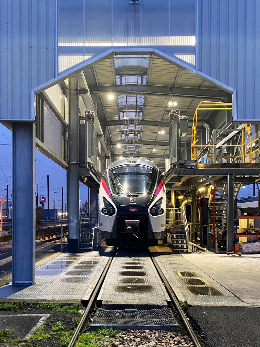 LaurentKD77's tweet image. #Coradia garé pour la nuit 😅🚆 #Regiolis @TERGrandEst @fluograndest @TechnicentreEst