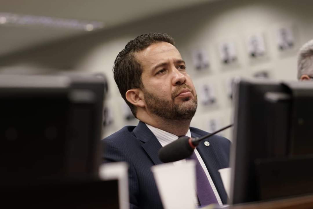 AndreJanonesMG's tweet photo. Quem disse que vida não tem preço? Se você tem muita grana, o valor de uma vida pode sim ser “negociada”. O preço? R$ 37.000.000.000,00 (37 bilhões de reais), por 270 vidas! https://t.co/7HFJz0WJGo