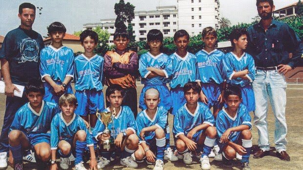   - Dulio Martins, autre ancien président du CF Andorinha se souvient  : " Il a disputé son premier match avec le numéro 7 dans le dos ! Et il y a marqué 3 buts ". 