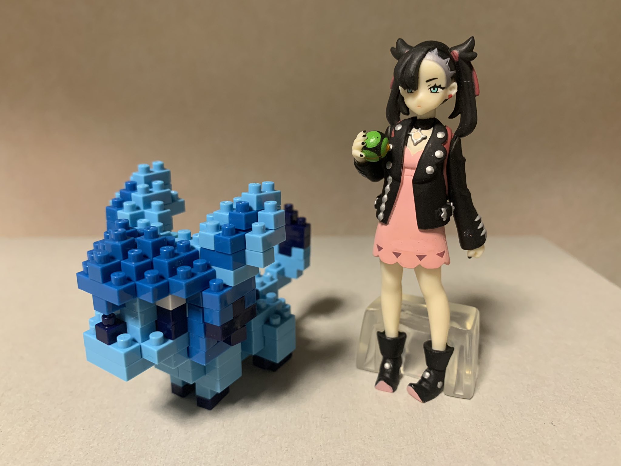竹沢 ダダ兄 ナノブロックポケモン グレイシア 難易度2ブロック数160 可愛い 今回は色々コラボ ガシャポンのポニータ ガラル とネギガナイト 更に食玩のマリィです 女の子のフィギアは滅多に買いません 全てクオリティ高いですね ナノブロック