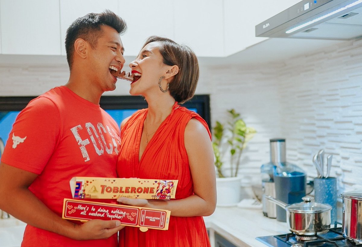 Dear Husband, I want to be there for you when you come home from a rough day with an amazing dinner &amp; dessert (Chocolate of course). I want to make you feel that you are appreciated everyday. I love you mi amor!  🥰
#MakeValentinesMoreThoughtful &amp; #MakeUpForLostTime w/ <a href="/Toblerone/">Toblerone</a>