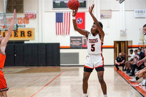 FHS_BBALL's tweet photo. 🏀🐅GAMEDAY🐅🏀

🆚 Huntland Hornets
⌚️ VG 6:00, VB 7:30
📍 Fayetteville, TN
🎟 https://t.co/0Ohtvu9Moo 300 Tickets Available 
🎓 Senior Night 5:30pm https://t.co/lmq1hNR9mT
