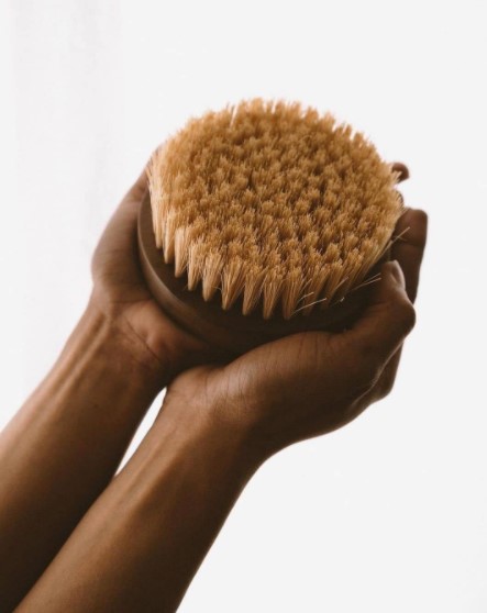 MboxMu's tweet photo. Looking to reduce the appearance of cellulite or ingrown hairs? Read to find out the benefits of dry body brushing & as how to do it> https://t.co/4zbl0uNJj7 #mumbox #itsourtime #bodybrushing #bodybrushing101 #cellulite #circulation #selfcare from @thewholeyoudetoxspaboutique https://t.co/L83eGMSc6o