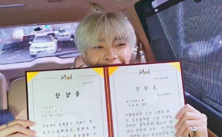 samistay_'s tweet photo. FELIZ GRADUAÇÃO PRO MEU BEBÊ, TE AMO NENÉM, VOA MLK😭💖
imagens que faz vc chorar em segundos:
#JeongInGraduation #IN_GraduationDay https://t.co/We0IMgaaIH