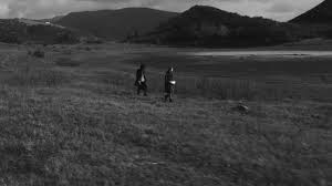 HisteriasDeCine's tweet photo. #Bebia película muy irregular, en blanco y negro. Un "coming of age" con referencias mitológicas a Ariadna, y el hilo que permite salir del laberinto de las tradiciones, del matriarcado tóxico. Pasado y presente, infancia y adolescencia, muerte y vida #IFFR2021 #TigerCompetition https://t.co/bI7Oj5LpJT