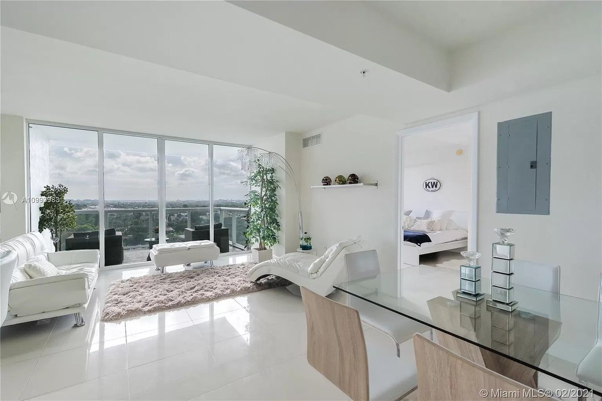 fiyatinee's tweet photo. https://t.co/OzkfSLCQa3'da gezerken miami'de bulduğum ev ve sadece 325.000 birime bu evi alabiliyorsunuz https://t.co/TpBbvQsOWr