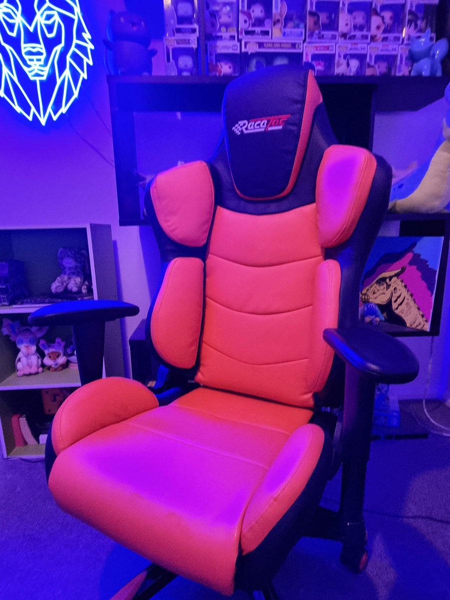 nafmitch's tweet photo. Gaming chair goes Brrrr! https://t.co/6XN7GcOGcV