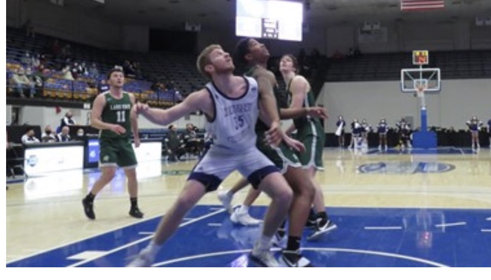 DaviessCoBball's tweet photo. @stewballaroskie doing what he does best...rebounding https://t.co/qOdGGjfGp8