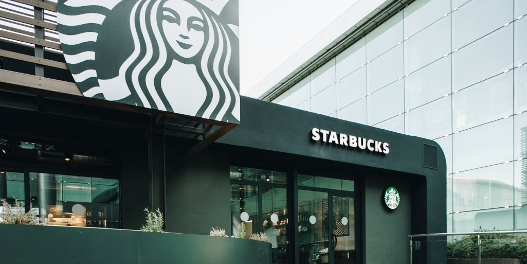 El avión no es el sitio más cómodo del mundo para descansar ¡Lo sabemos! Si prefieres mantenerte bien despierto y aprovechar el viaje, pásate por nuestro <a href="/starbucks_es/">Starbucks España</a> en el aeropuerto de Barcelona y disfruta del mejor café take away ☕

#AutogrillTeAcompaña #Barcelona #Starbucks