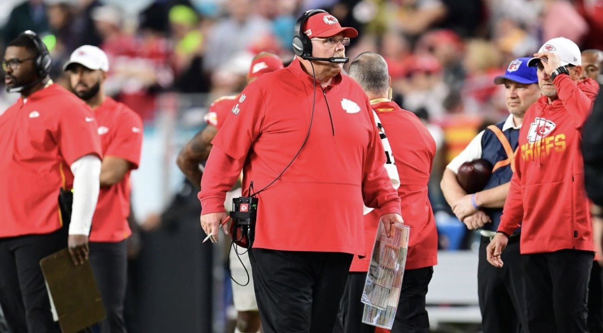 RajantCorp's tweet photo. Headsets you see #NFL coaches wearing at football games—and the wireless signal they rely on—are born from aviation and military technology. That's where @RajantCorp  comes in. Read the @PCMag's interview.
https://t.co/ws4Fy3DeoX #Bose #SuperBowlLV #wirelessmesh #mobilenetworking https://t.co/s2IP1m750M