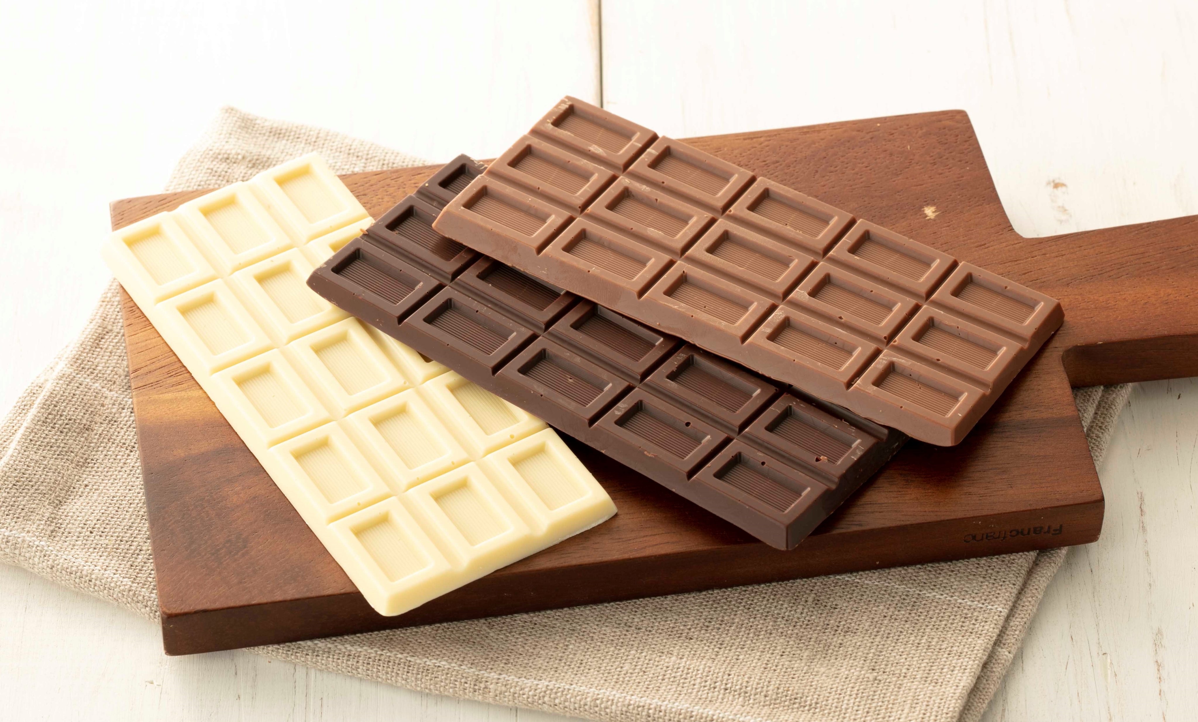 シャトレーゼ 公式 ベルギー産クーベルチュールチョコレートを使用した 板チョコレート ホワイト スイート ミルクの3種類をご用意しています そのまま食べても アレンジしても Byりこ シャトレーゼ 板チョコレート バレンタイン
