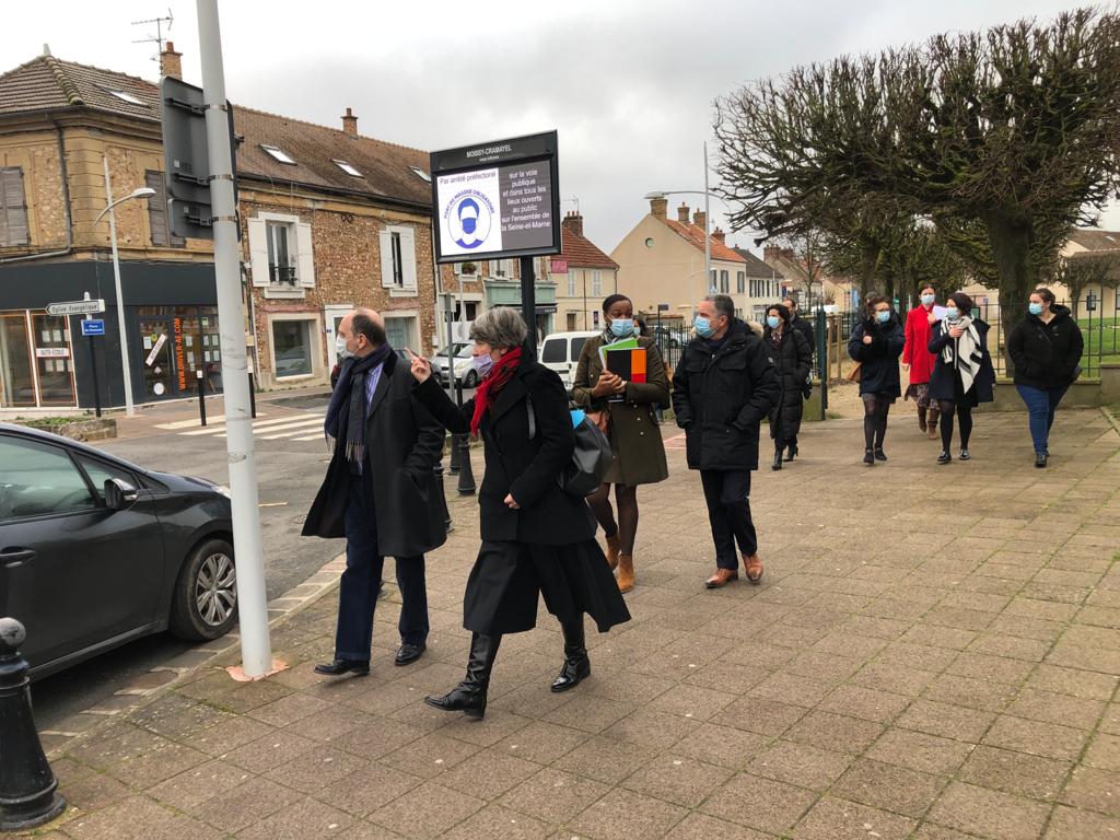 grandparissud's tweet photo. Ce matin, @thierrycoudert , Préfet de #seineetmarne, était en visite à @moissycramayel. Line Magne, maire de la ville, accompagnée de @MichelBissonGPS, président de #GrandParisSud, lui a présenté les grands projets dont le nouveau groupe scolaire de Chanteloup ! https://t.co/8Mi2gSDNJI