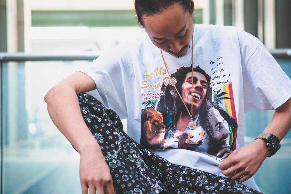walkinstore's tweet photo. LockerRoom KYOTO
『SCREP』よりあの"Boa Marley"とのオフィシャルコラボTEEが発売!🇯🇲
ラップT風にデザインされ今の気分にピッタリです!🎶
少量入荷ですのでお見逃しなく!!!
#screp #bobmarley #reggae https://t.co/tyUdADqxYl