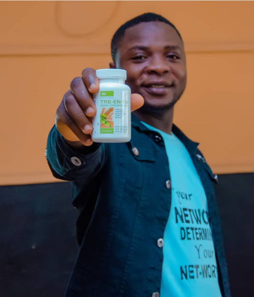 NeoLife_Africa's tweet photo. Feed your cells – energise your body. Tre-en-en helps your cells function properly by keeping them healthy, allowing nutrients in and waste to get out. #NeoLifeAfrica #Treenen 📸: @samsonalani0ff https://t.co/eeY0ZHXU49