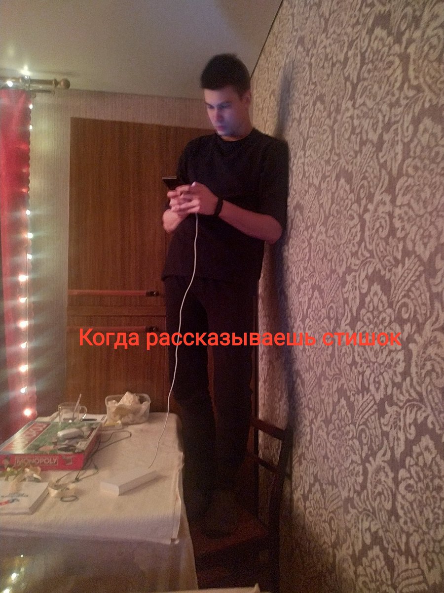 Belcotrus's tweet photo. Кажется я живу с психом... Вчера на стуле стоял часа 2. Сегодня я с ним говорю, а он ведёт диалог на салфетке со мной... https://t.co/iiOyg1pKLC