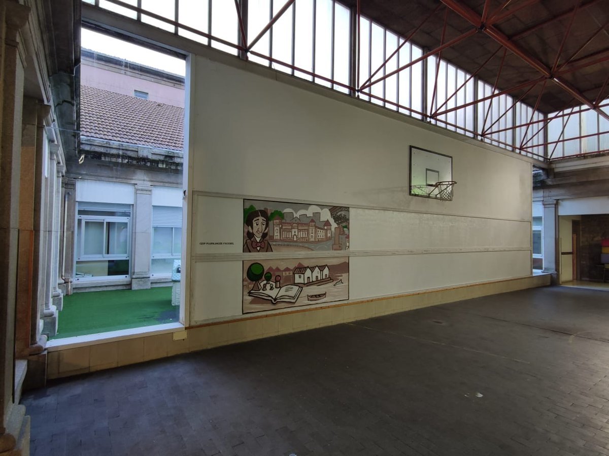 Pontevedrate's tweet photo. Rematado o sexto mural do proxecto didáctico ‘O teu cole na historia, coñecendo a nosa contorna’.

📍 Está no CEIP Plurilingüe Froebel.
🖼️ O pedagogo Friedrich Froebel, o antigo barrio da Moureira e a Ponte da Barca o protagonizan.
🎨 Autores: O equipo de @PoloCorreoVento https://t.co/bqjBdaOE9j