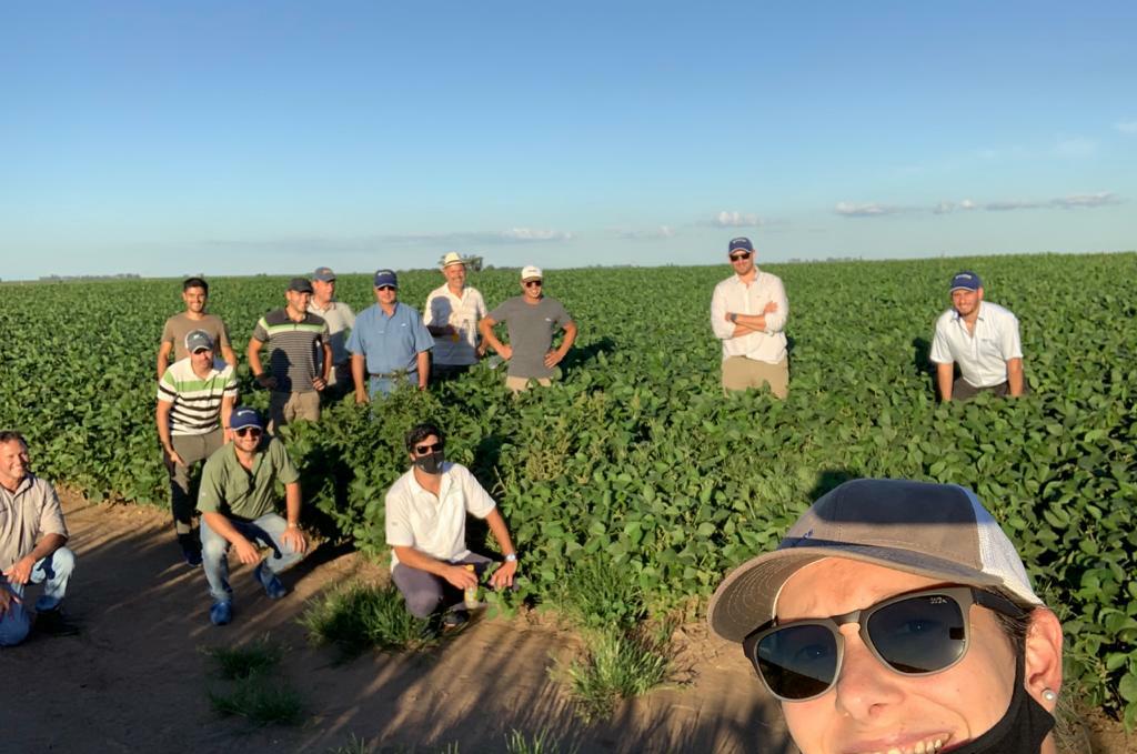 ferni_lavin7's tweet photo. Reconocimiento y manejo de  enfermedades en #Soja y #Maiz junto a productores de Canals (Cba) y la zona.

Gracias @Syngenta_ar y #TinodeRossi por los grandes aportes. 

@AGDagro
@EduardoCasado16 
@Syngenta 
@fsolabrignone https://t.co/AcDK0Rcu65