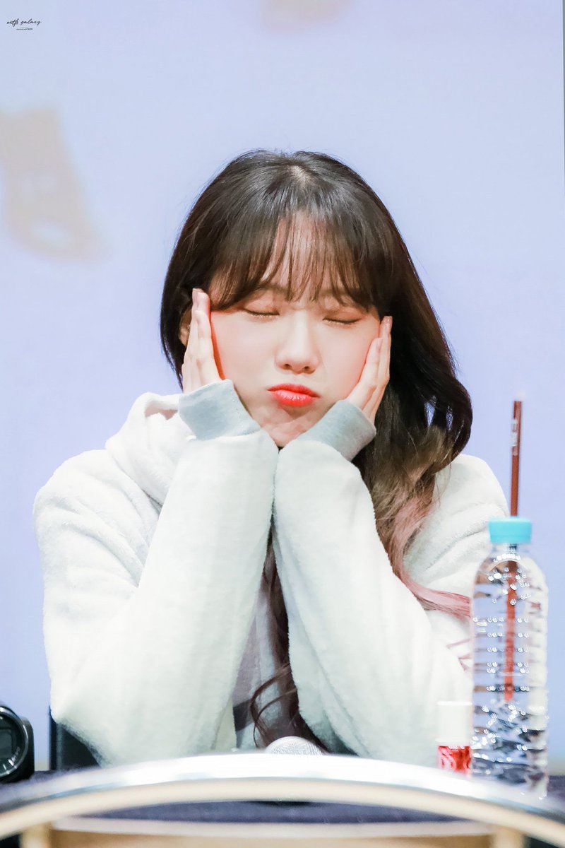 ludaloves's tweet photo. #루다  ୨୧  #우주소녀  ✧
😍 those cheeks https://t.co/DtMvVzDfLr