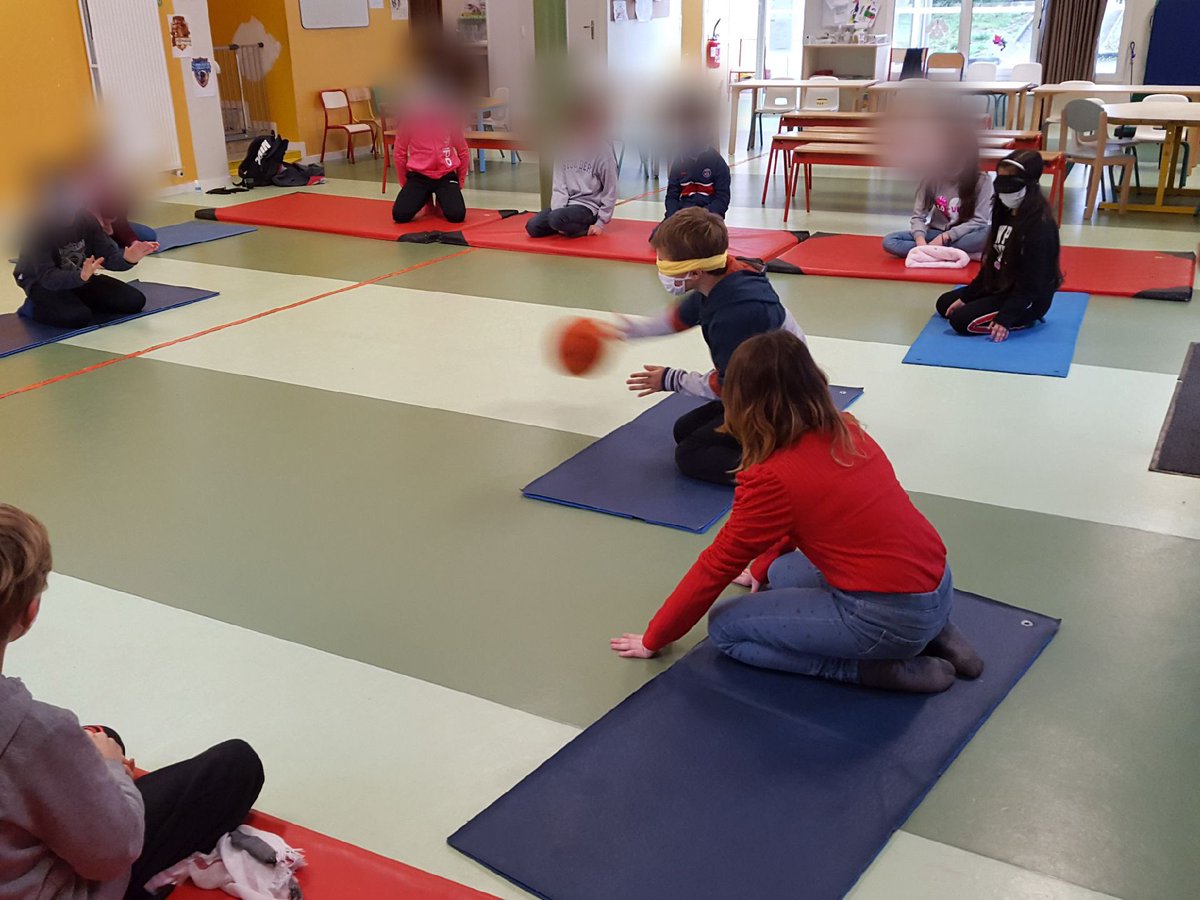 SOP #Génération2024 La SOP se poursuit à l’EP de Fléac : découverte et initiation au Torball pour les classes de cycle 3 #inclusion . RDV pour les autres ateliers physiques après les vacances. 👏 <a href="/dsden16/">Dasen16</a> <a href="/UtilisateurLD/">Laurent Didier</a> @carolinerobin5 <a href="/USEP_Charente/">USEP16</a>